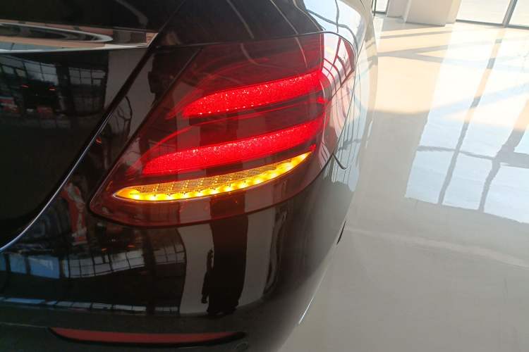 Used Mercedes-Benz E-Class 2018 E 200 L Right Rear Taillight