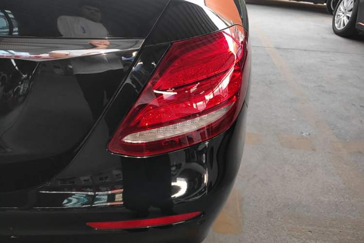 Used Mercedes-Benz E-Class 2018 Restyled E 300 L Sport Luxury Edition Right Rear Taillight