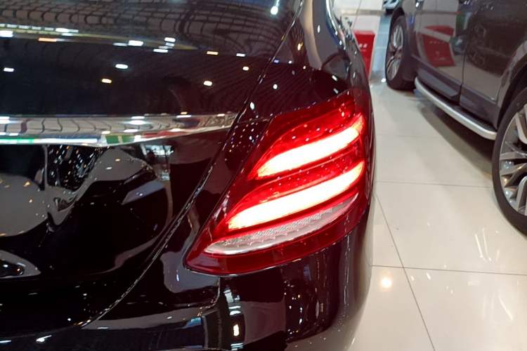 Used Mercedes-Benz E-Class 2018 Restyled E 300 L Sport Luxury Edition Right Rear Taillight