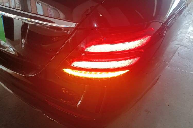 Used Mercedes-Benz E-Class 2018 Restyled E 300 L Sport Luxury Edition Right Rear Taillight