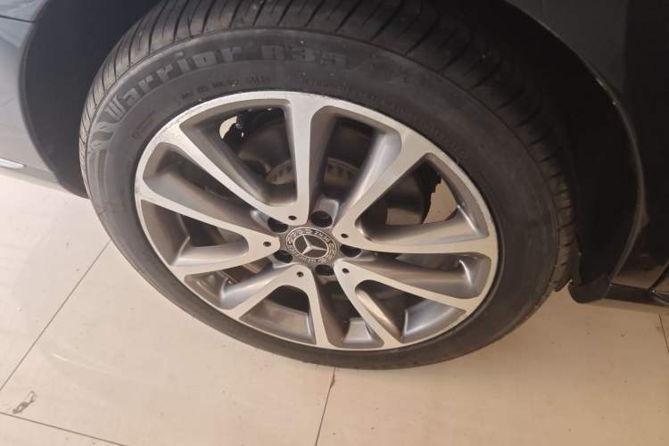 Used Mercedes-Benz E-Class 2018 Facelifted E 300 L Stylish Version Right Rear Wheel Hub
