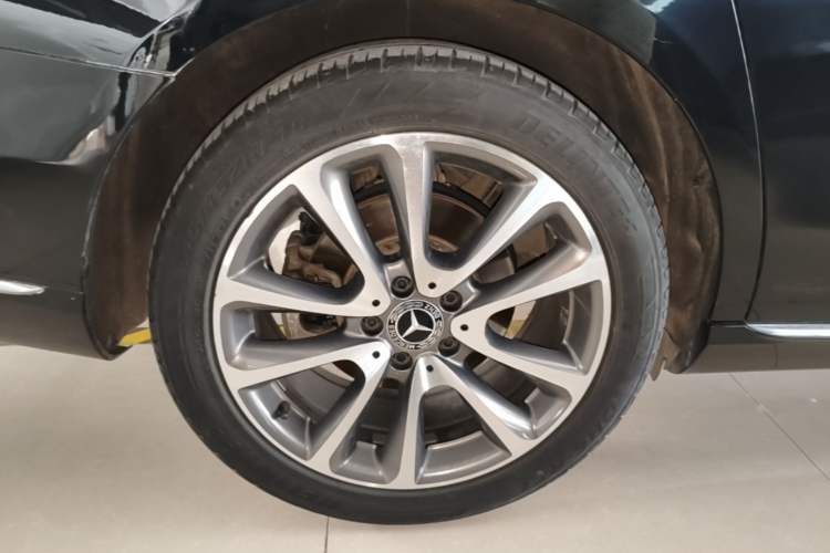 Used Mercedes-Benz E-Class 2018 Facelift E 300 L Luxury Edition Right Rear Wheel Hub
