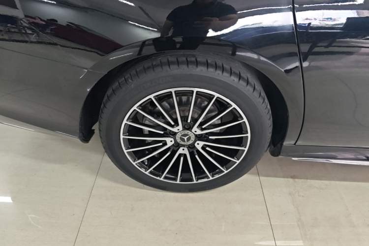 Used Mercedes-Benz E-Class 2018 Restyled E 300 L Sport Luxury Edition Right Rear Wheel Hub