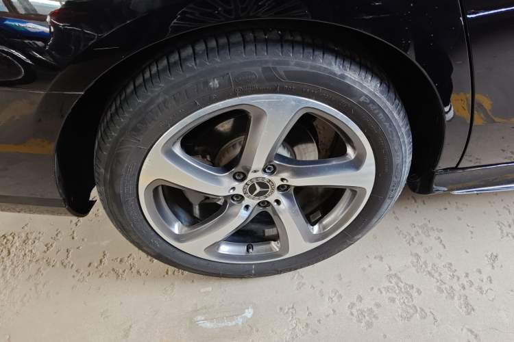 Used Mercedes-Benz E-Class 2018 E 300 L Sport Luxury Edition Right Rear Wheel Hub