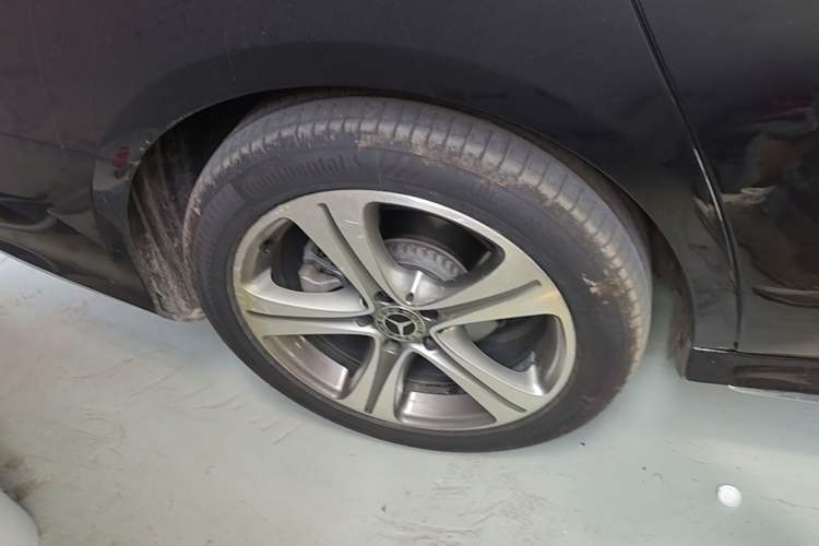 Used Mercedes-Benz E-Class 2018 E 200 L Sport Edition Right Rear Wheel Hub