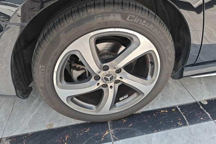 Used Mercedes-Benz E-Class 2018 Restyled E 300 L Sporty and Stylish Edition Right Rear Wheel Hub