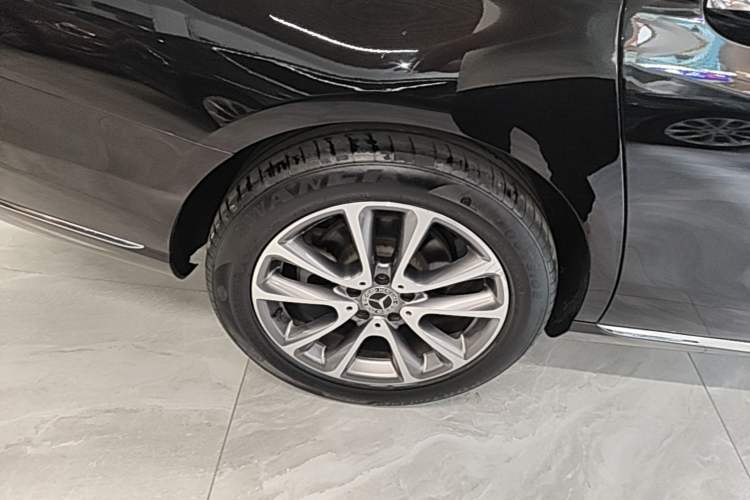 Used Mercedes-Benz E-Class 2018 E 200 L Right Rear Wheel Hub