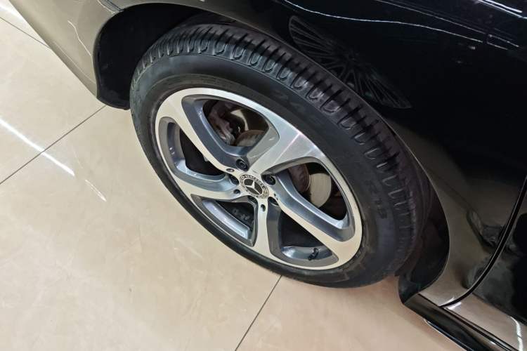 Used Mercedes-Benz E-Class 2018 E 300 L Sporty and Stylish Model Right Rear Wheel Hub
