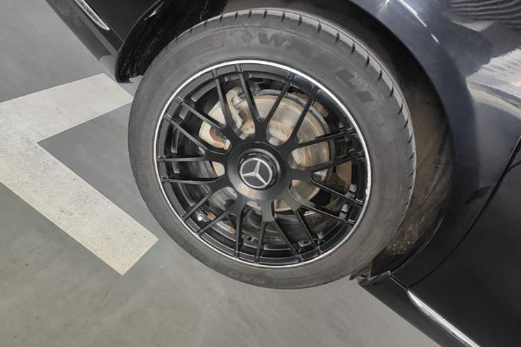 Used Mercedes-Benz E-Class 2018 Facelifted E 300 L Stylish Version Right Rear Wheel Hub