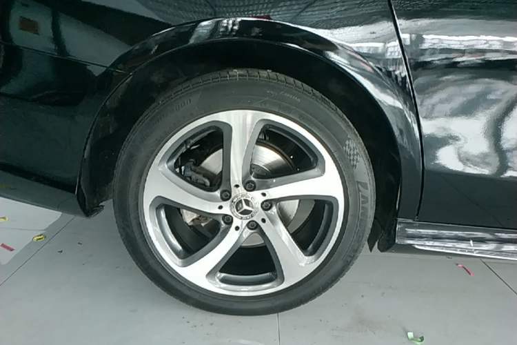 Used Mercedes-Benz E-Class 2018 E 300 L Sport Luxury Edition Right Rear Wheel Hub