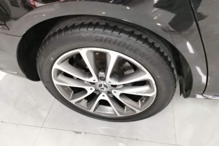 Used Mercedes-Benz E-Class 2018 Facelift E 200 L Right Rear Wheel Hub
