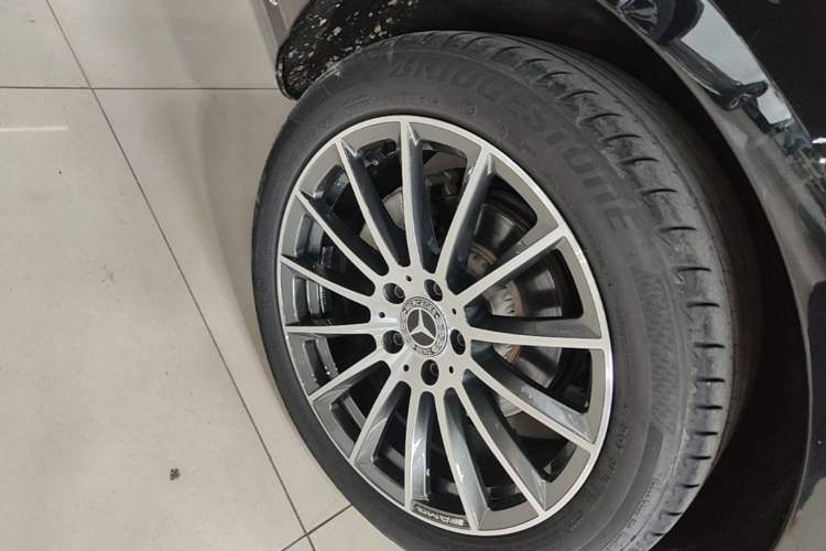 Used Mercedes-Benz E-Class 2018 E 200 L Right Rear Wheel Hub