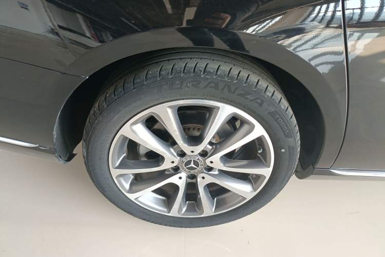 Used Mercedes-Benz E-Class 2018 E 200 L Right Rear Wheel Hub