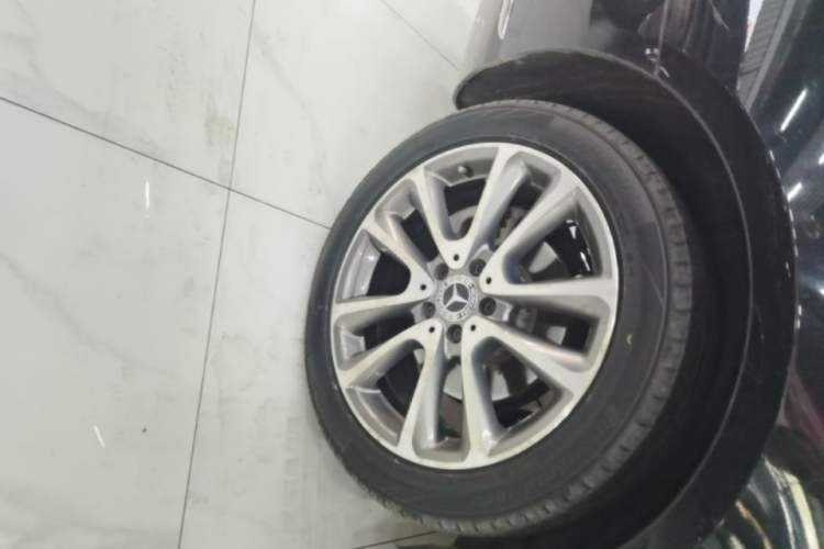 Used Mercedes-Benz E-Class 2018 Facelifted E 300 L Stylish Version Right Rear Wheel Hub