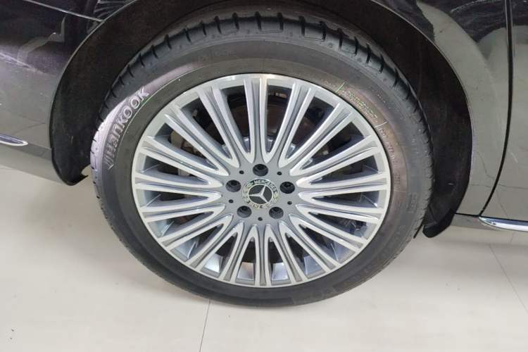 Used Mercedes-Benz E-Class 2018 Facelifted E 300 L Stylish Version Right Rear Wheel Hub