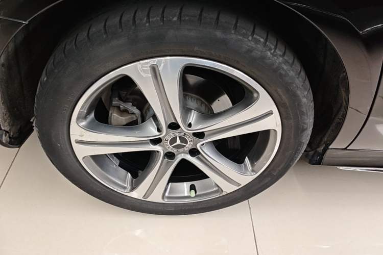 Used Mercedes-Benz E-Class 2018 Facelift E 200 L Sport Edition Right Rear Wheel Hub