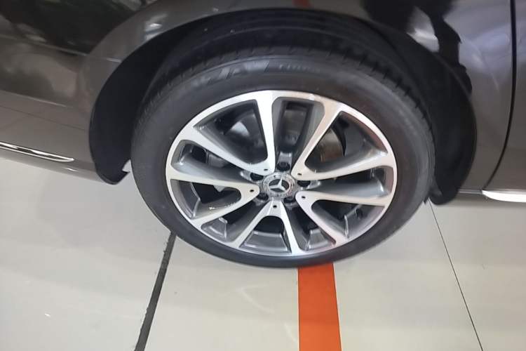 Used Mercedes-Benz E-Class 2018 Facelift E 200 L 4MATIC Right Rear Wheel Hub