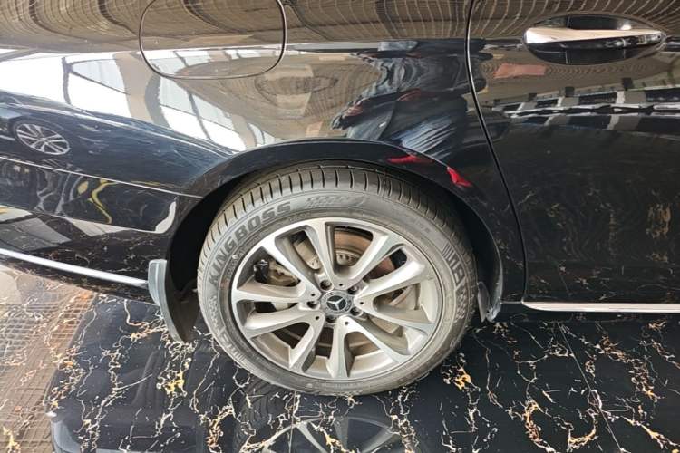 Used Mercedes-Benz E-Class 2018 E 300 L Stylish Model Right Rear Wheel Hub