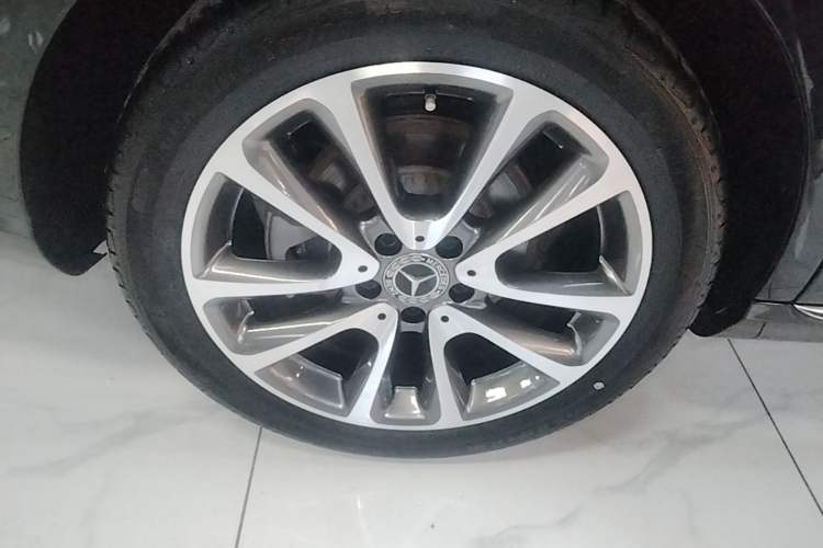Used Mercedes-Benz E-Class 2018 E 300 L Luxury Model Right Rear Wheel Hub