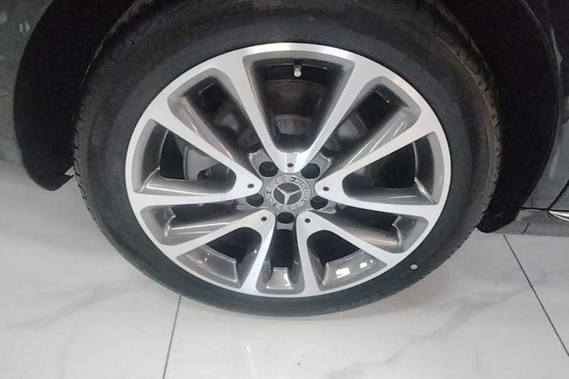 Used Mercedes-Benz E-Class 2018 E 300 L Luxury Model Right Rear Wheel Hub