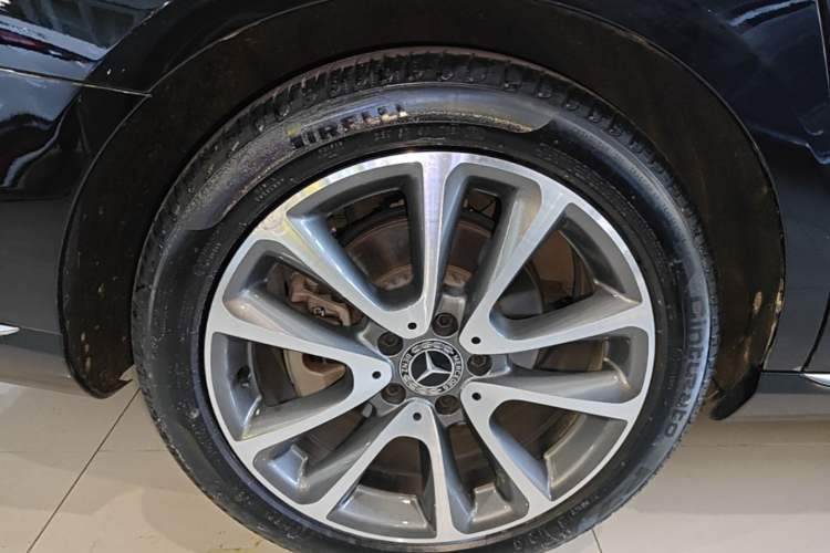 Used Mercedes-Benz E-Class 2018 Facelift E 300 L Luxury Edition Right Rear Wheel Hub