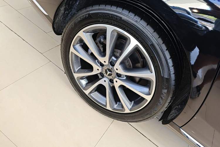 Used Mercedes-Benz E-Class 2018 Facelift E 300 L Luxury Edition Right Rear Wheel Hub