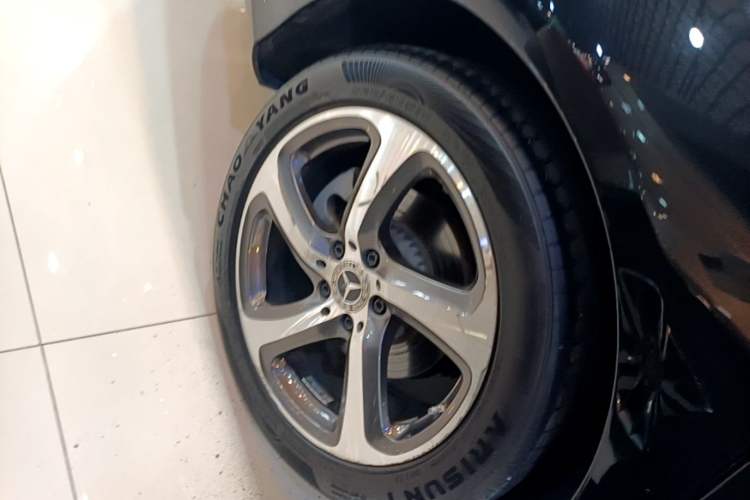 Used Mercedes-Benz E-Class 2018 Restyled E 300 L Sport Luxury Edition Right Rear Wheel Hub