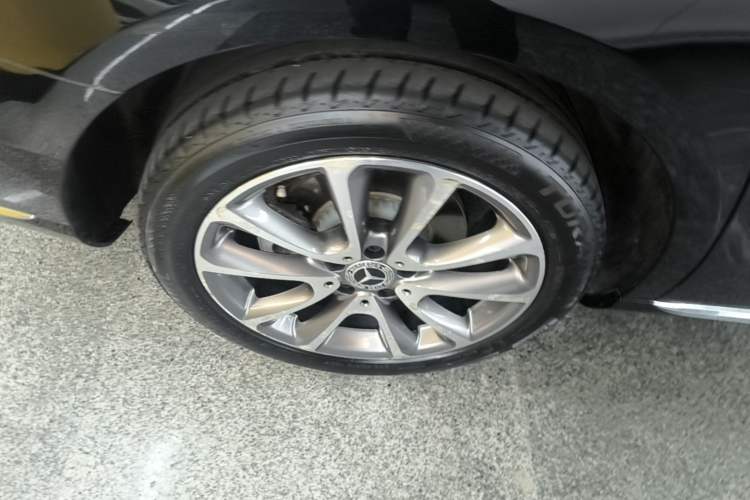 Used Mercedes-Benz E-Class 2018 Facelifted E 300 L Stylish Version Right Rear Wheel Hub