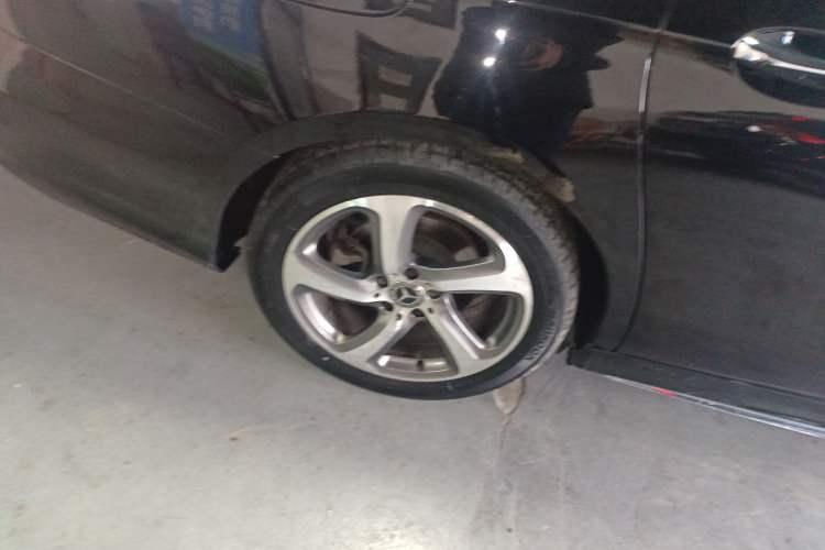 Used Mercedes-Benz E-Class 2018 Restyled E 300 L Sport Luxury Edition Right Rear Wheel Hub