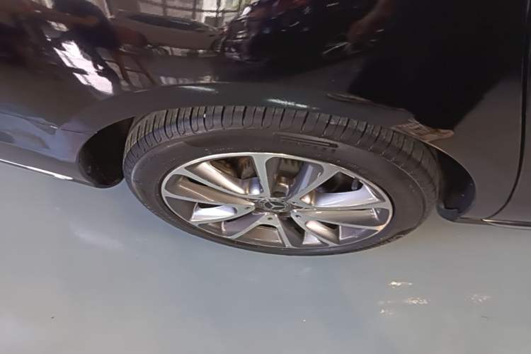 Used Mercedes-Benz E-Class 2018 Facelift E 200 L Right Rear Wheel Hub