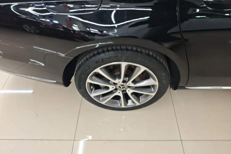 Used Mercedes-Benz E-Class 2018 E 200 L Right Rear Wheel Hub