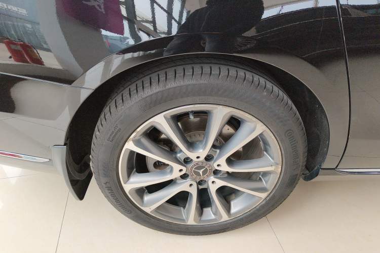 Used Mercedes-Benz E-Class 2018 Facelifted E 300 L Stylish Version Right Rear Wheel Hub