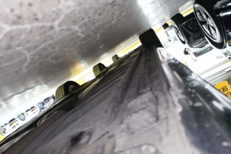 Used Mercedes-Benz E-Class 2018 Facelift E 300 L Luxury Edition Right Side Sill