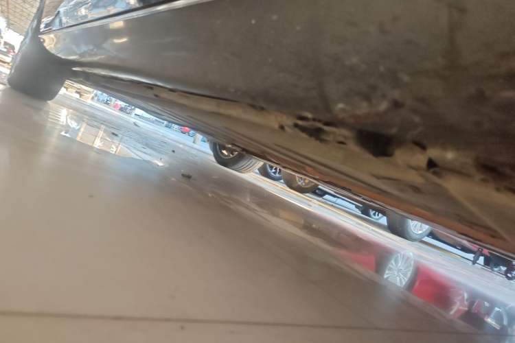 Used Mercedes-Benz E-Class 2018 Facelifted E 300 L Stylish Version Right Side Sill