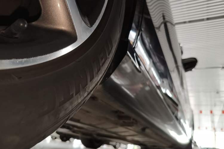 Used Mercedes-Benz E-Class 2018 Facelift E 300 L Luxury Edition Right Side Sill