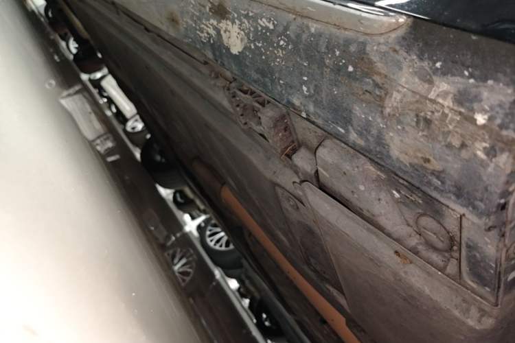 Used Mercedes-Benz E-Class 2018 Facelift E 200 L Sport Edition Right Side Sill