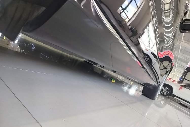 Used Mercedes-Benz E-Class 2018 Facelift E 200 L 4MATIC Right Side Sill
