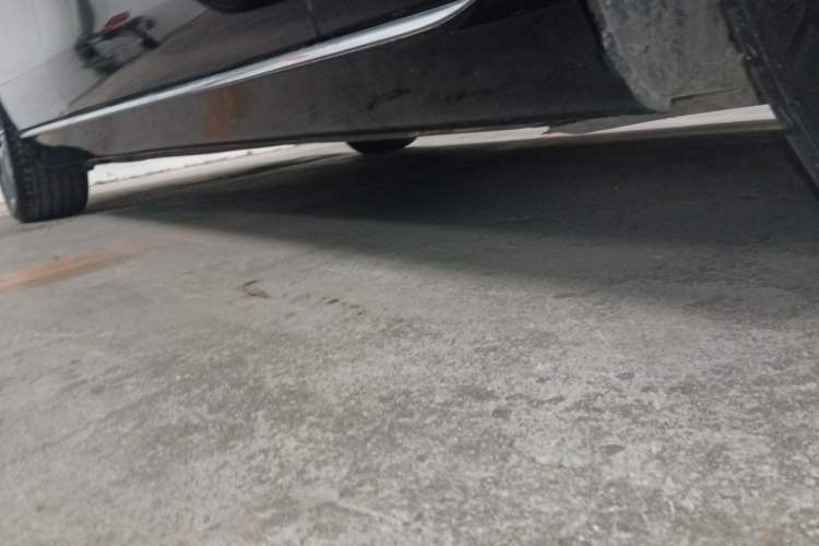 Used Mercedes-Benz E-Class 2018 Facelift E 300 L Luxury Edition Right Side Sill