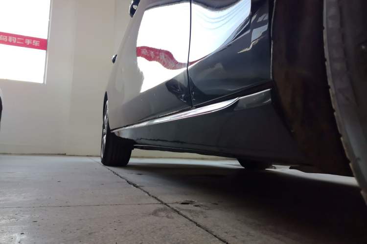 Used Mercedes-Benz E-Class 2018 Facelift E 200 L Right Side Sill
