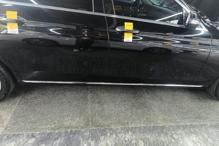 Used Mercedes-Benz E-Class 2018 Facelifted E 300 L Stylish Version Right Side Sill