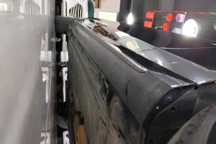 Used Mercedes-Benz E-Class 2018 E 200 L Sport Edition Right Side Sill
