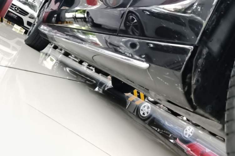 Used Mercedes-Benz E-Class 2018 Facelift E 200 L Sport Edition Right Side Sill