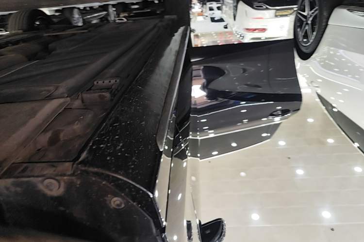 Used Mercedes-Benz E-Class 2018 Facelift E 200 L Sport Edition Right Side Sill