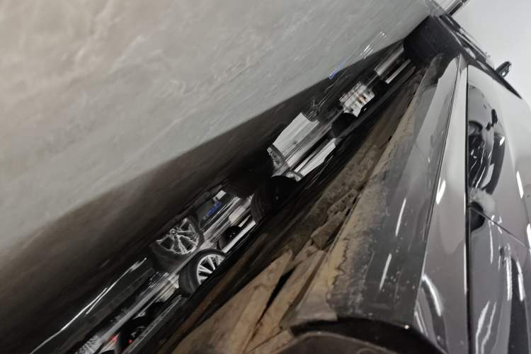 Used Mercedes-Benz E-Class 2018 E 200 Sport 4MATIC Right Side Sill