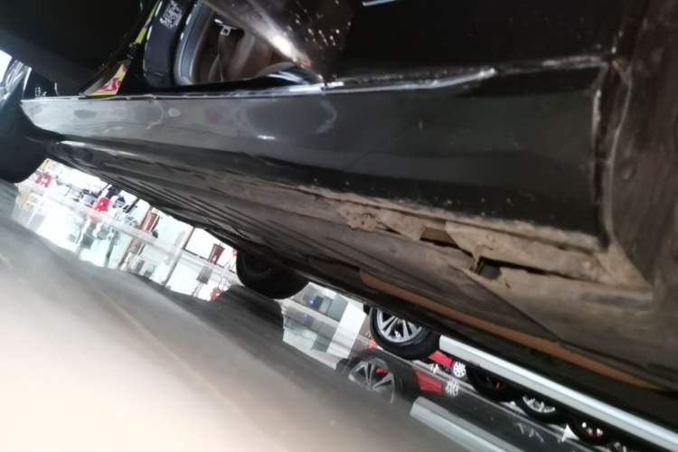 Used Mercedes-Benz E-Class 2018 E 300 L Luxury Model Right Side Sill