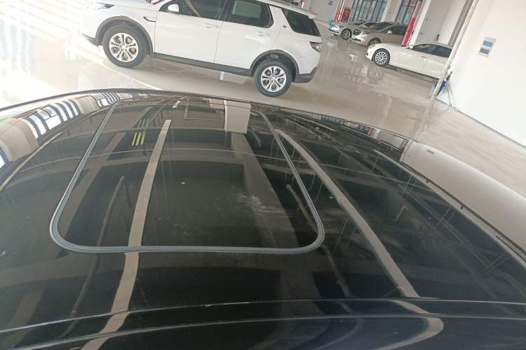 Used Mercedes-Benz E-Class 2018 E 200 L Roof