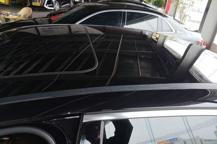 Used Mercedes-Benz E-Class 2018 E 200 L Roof