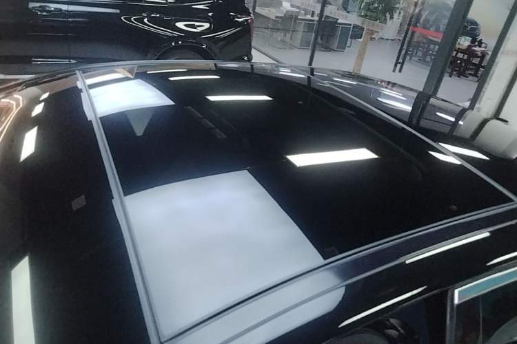 Used Mercedes-Benz E-Class 2018 E 300 L Luxury Model Roof