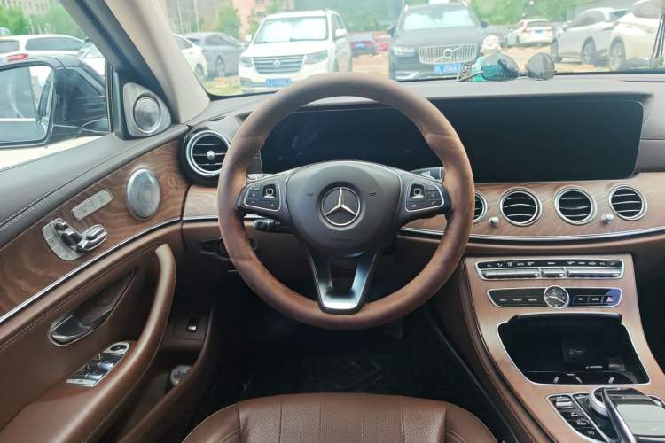 Used Mercedes-Benz E-Class 2018 Facelifted E 300 L Stylish Version Steering Wheel