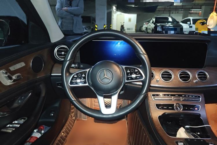 Used Mercedes-Benz E-Class 2018 Facelifted E 300 L Stylish Version Steering Wheel